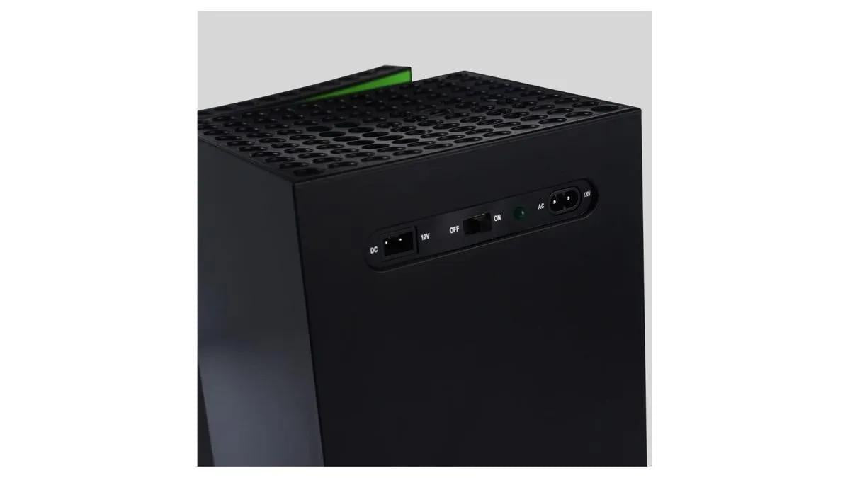 Refrigerador frigobar Xbox Ukonic xbox mini refri color negro con capacidad de 4.5L 127V